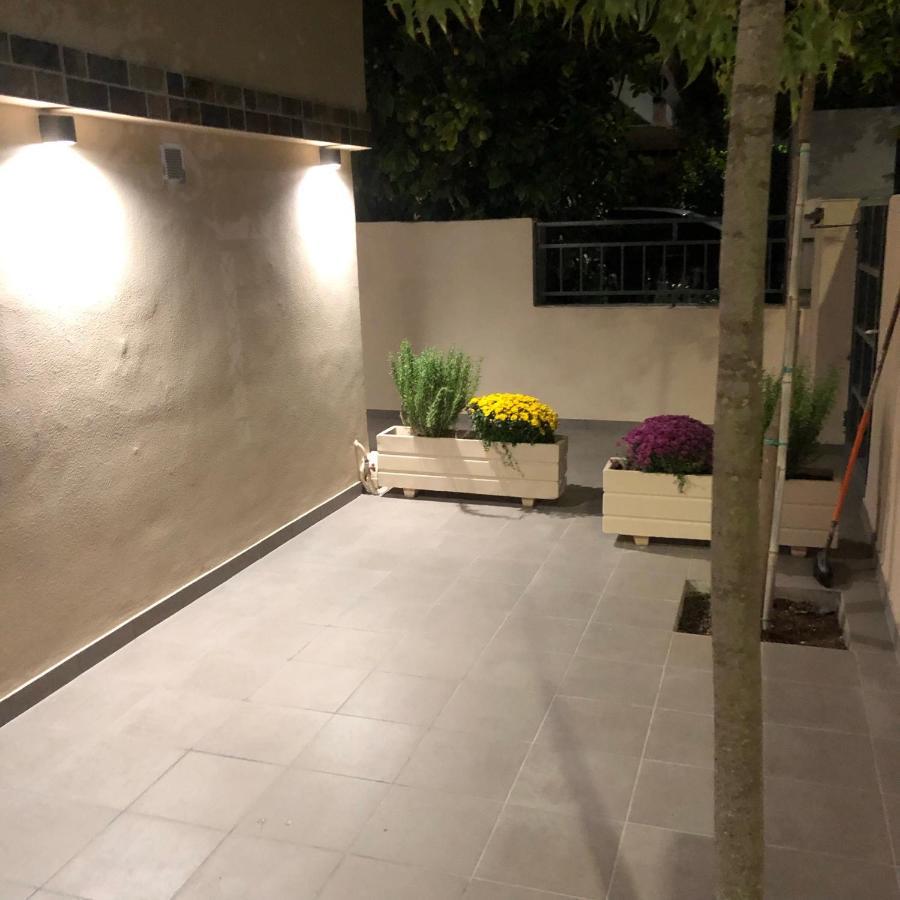 דירות אתונה Μία Γκαρσονιέρα Με Γούστο Για Επισκέπτες Με Άποψη מראה חיצוני תמונה
